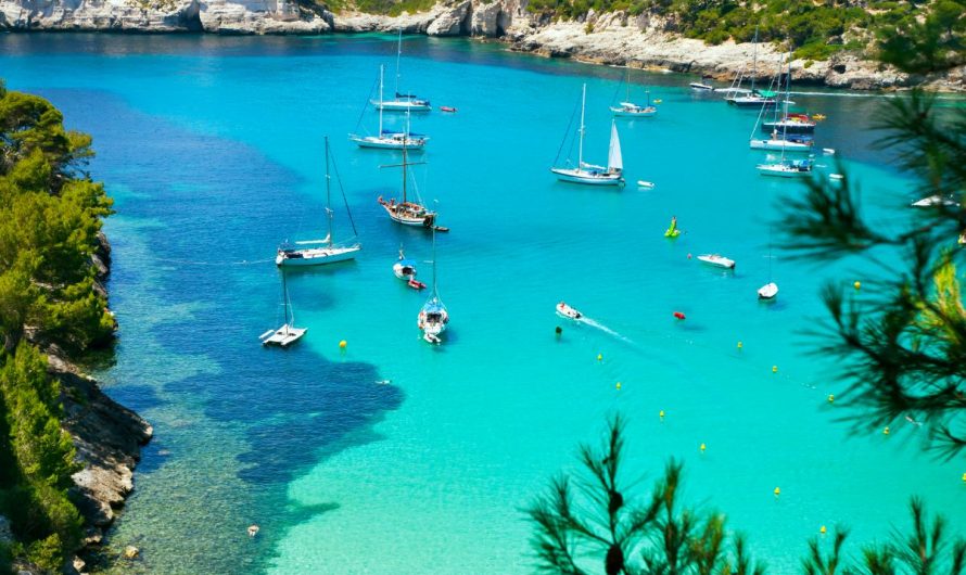 When is the best time of the year to rent a boat in Menorca ?